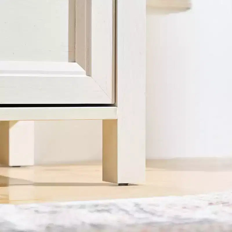 Comò moderno in legno marrone con manopole rotonde in metallo, 6/8 cassetti