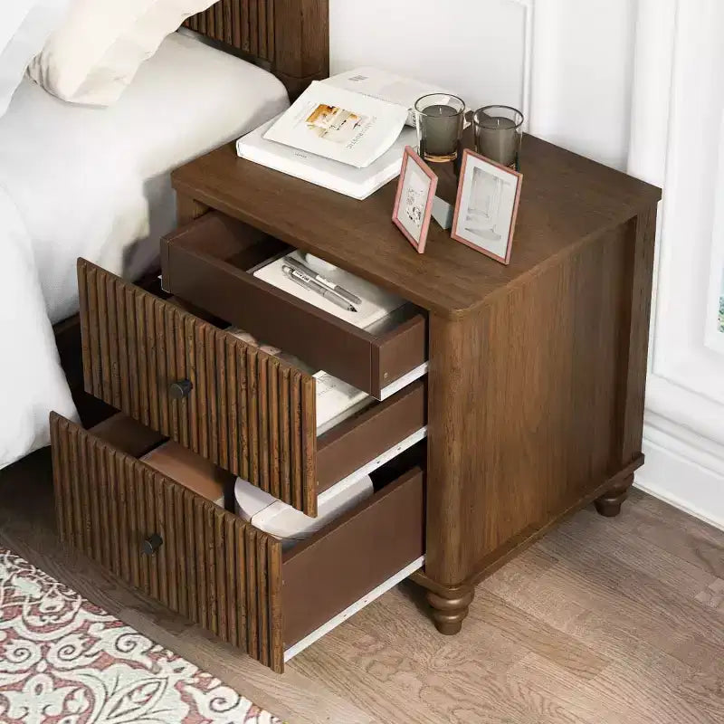 Comodino scanalato beige/naturale/noce con cassetti, set da 2