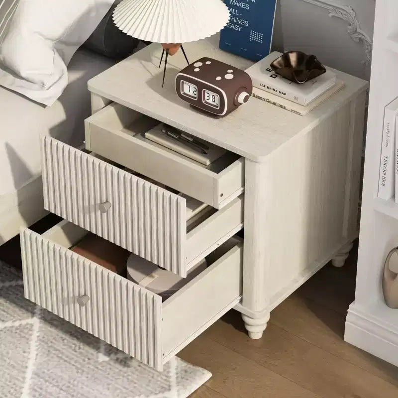 Comodino scanalato beige/naturale/noce con cassetti, set da 2