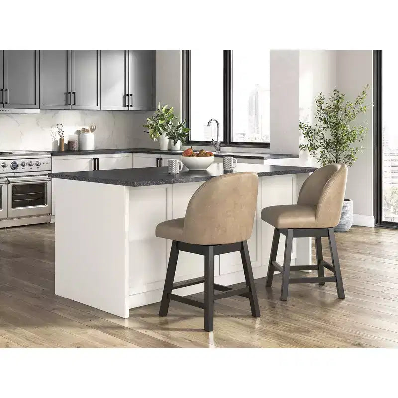 Sgabelli da bar girevoli marroni in similpelle ad altezza bancone, set da 2