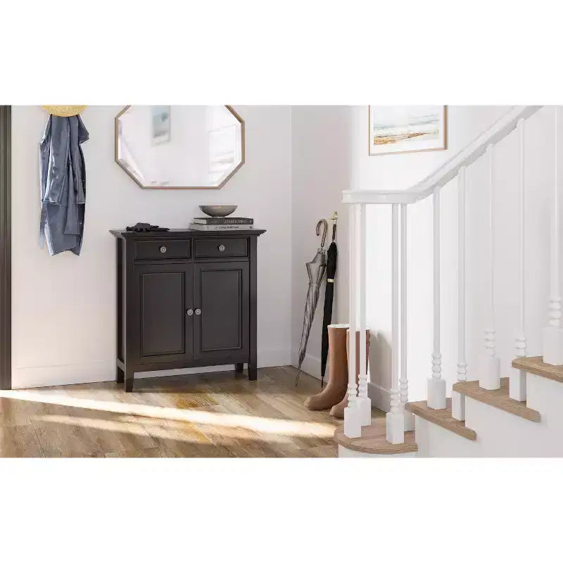 Mobiletto d'ingresso con cassetti e ante in nero / marrone noce americano / marrone naturale rustico invecchiato / bianco