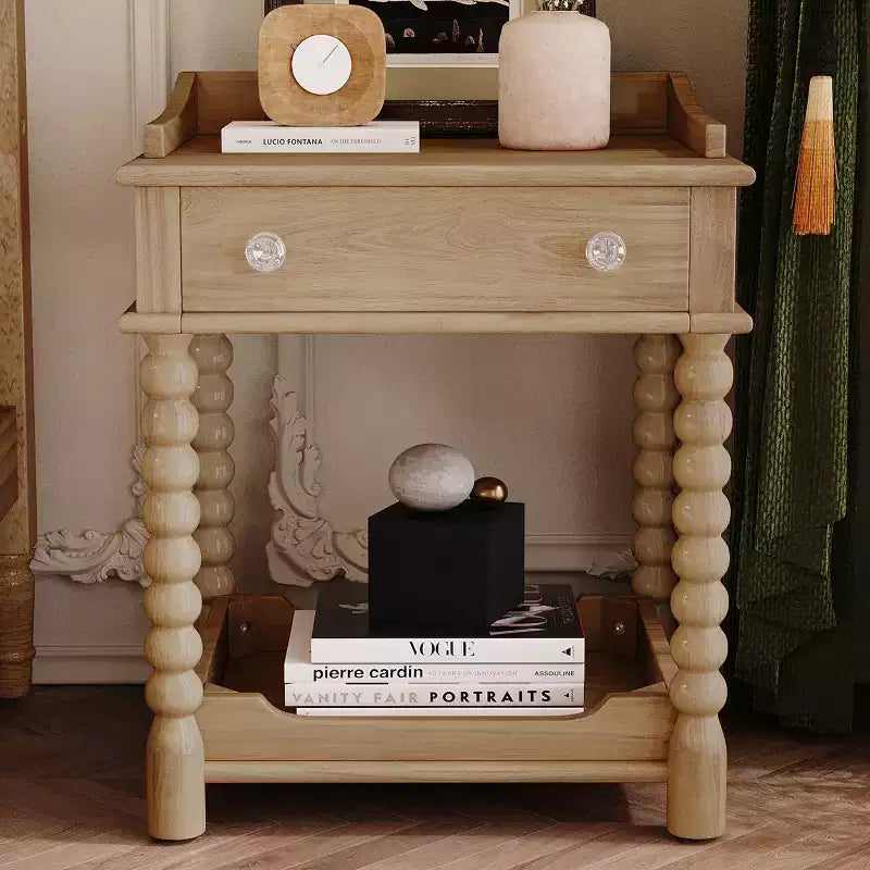 Comodino retrò in legno naturale con cassetto e ripiano aperto, singolo